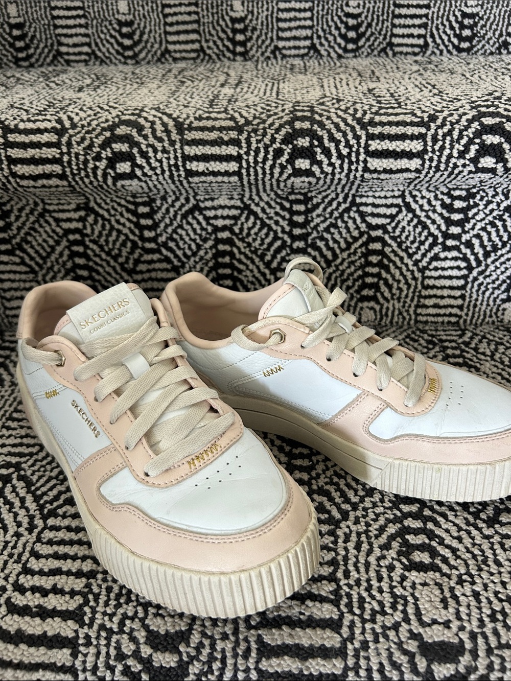 Skechers Women's White & Blush Best in Class Sneakers